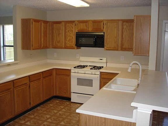 2nd image of 701 Glenwood Ct