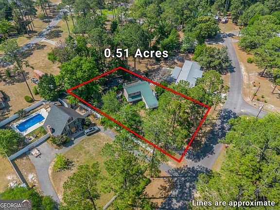 3rd image of 930 Lakeview Dr