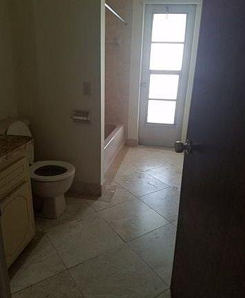 5th image of 5300 SW 10th Ave
