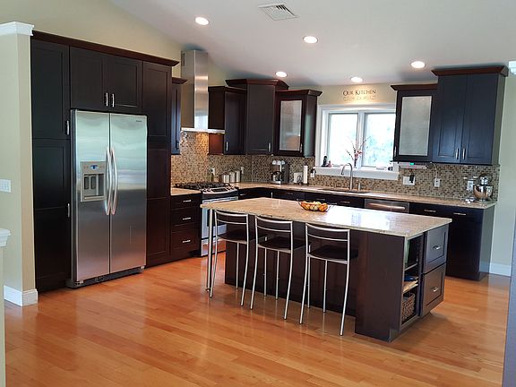 5th image of 584 Union Ave