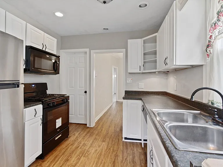40 Laurel St — Photo 10