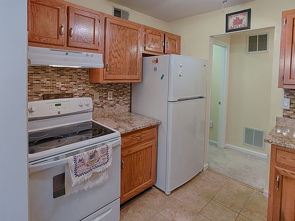 3rd image of 1303 Brentwood Dr #1303