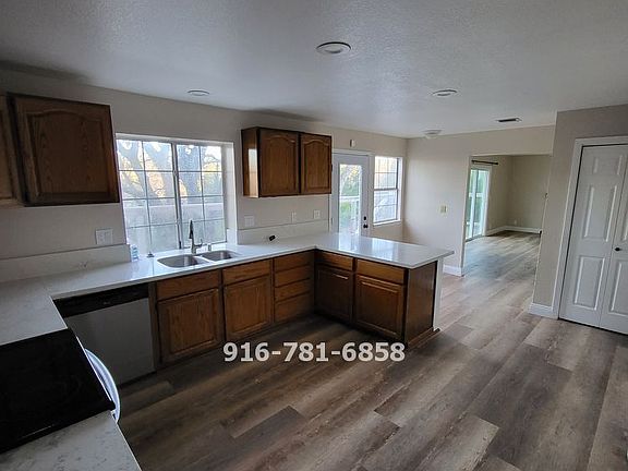 5th image of 1161 Oak Tree Cir