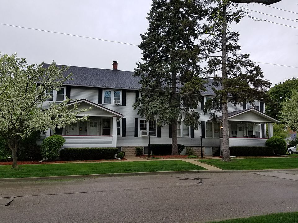 Picture of entire building. Parking lot and garage to the left side of building. Your front entry on the right side of picture.