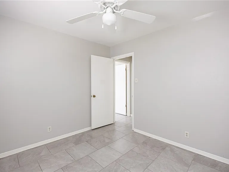 207 Blanco Dr — Photo 31