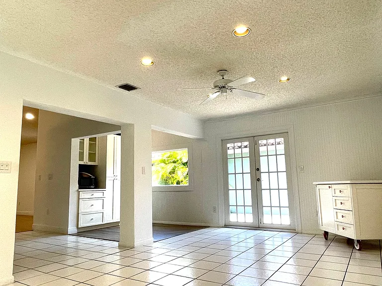 5851 Bristol Ln — Photo 3