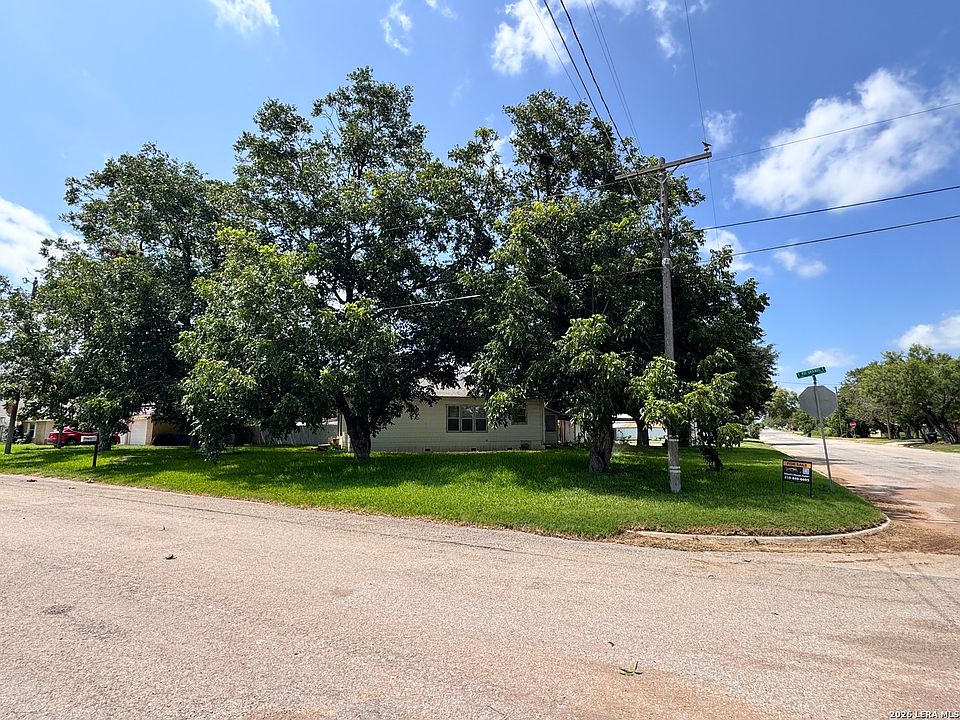 1st image of 604 E Rio Grande