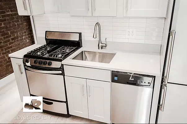 Rented by Jonis Realty | media 11