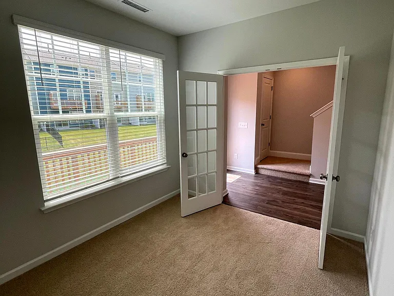 1036 Commack Dr — Photo 13
