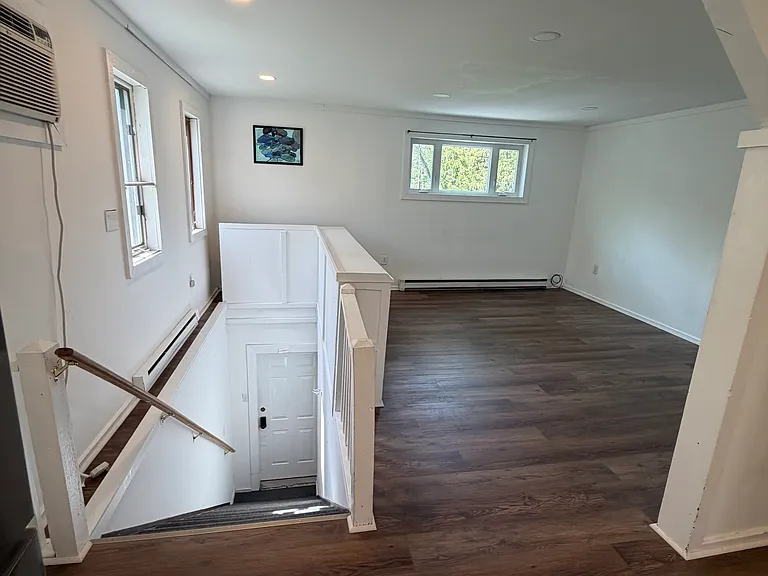 1151 Albany Post Rd — Photo 4