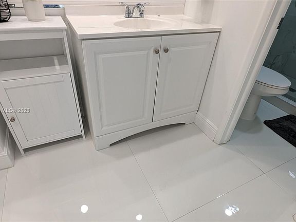 5th image of 903 Cypress Ter APT 103