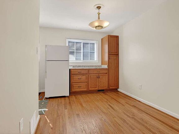 5th image of 2207 Sweetbriar Dr