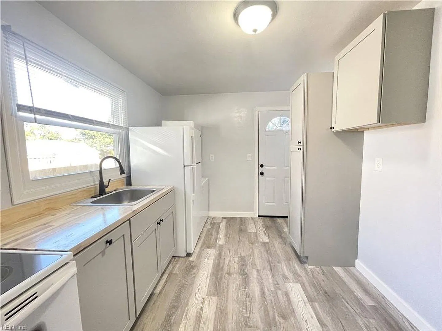 1118 Little Bay Avenue — Photo 4