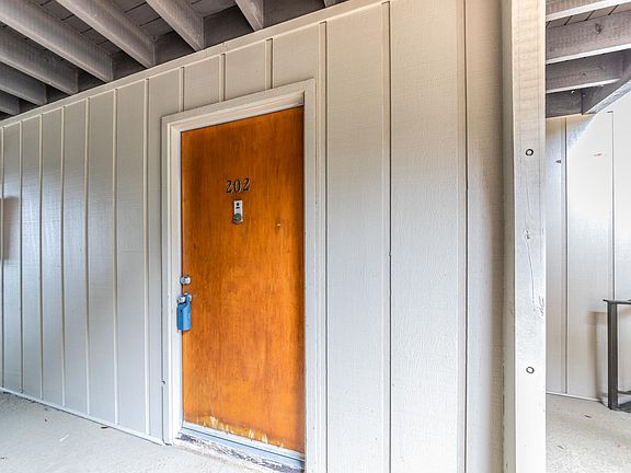 3rd image of 1301 Saint John St APT 202