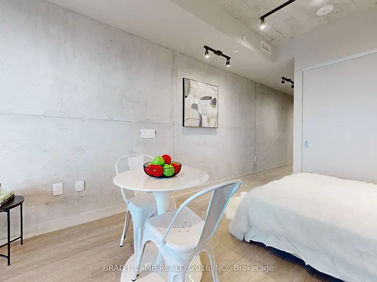 195 McCaul St #1014 — Photo 11
