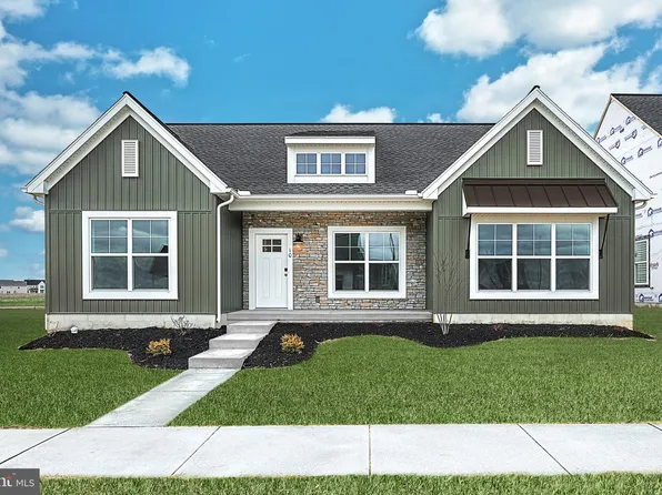 10 Grand Summit Dr, Annville, PA 17003