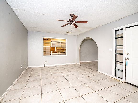 4th image of 810 Johnson Ave