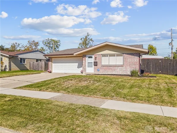 1605 Beaver Creek Ln, Dayton, OH 45429