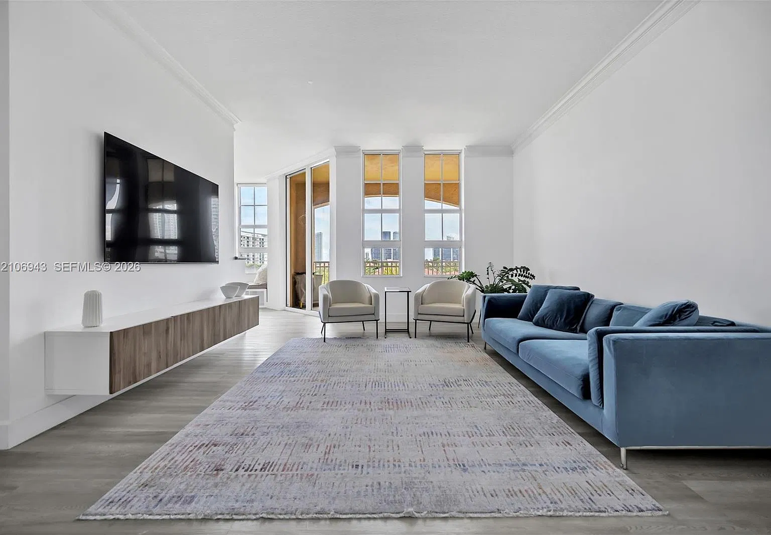 Alaqua Condo — Photo 2