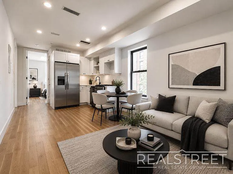 10 Marconi Pl #3 — Photo 1