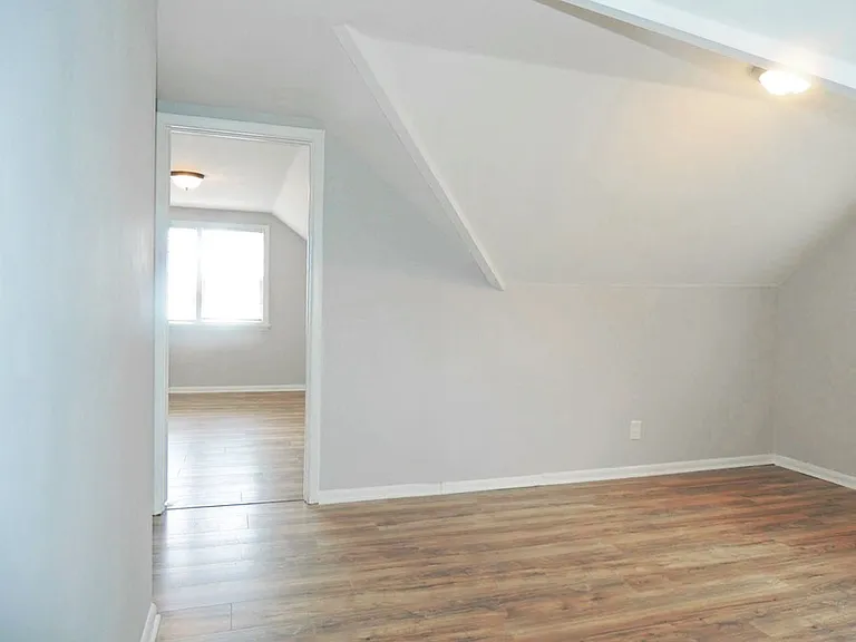 18201 Hazelwood Ave — Photo 10