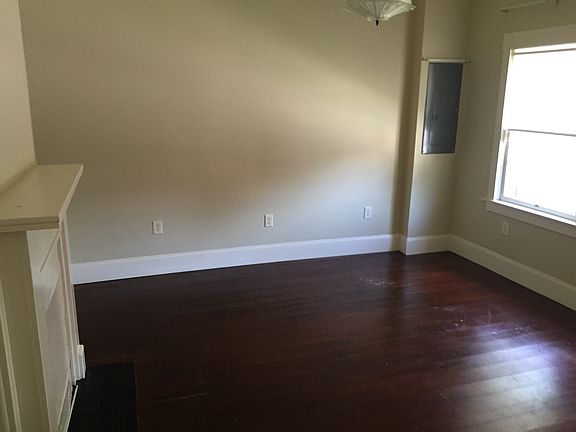 5th image of 144 Woodland Ave