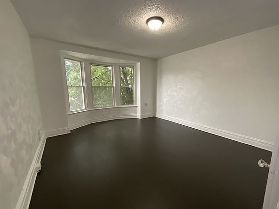 5th image of 219 E Cottage Pl