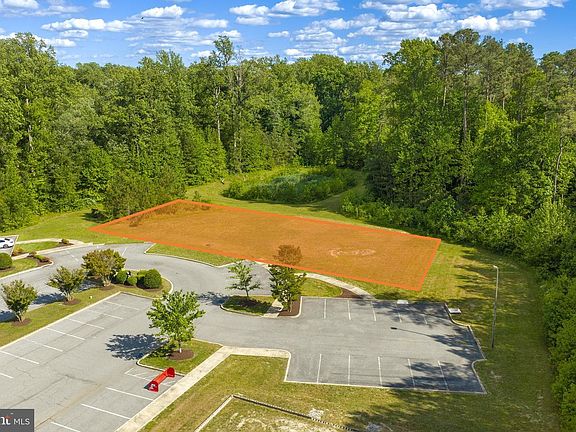 3rd image of 6504 Deer Pointe Dr