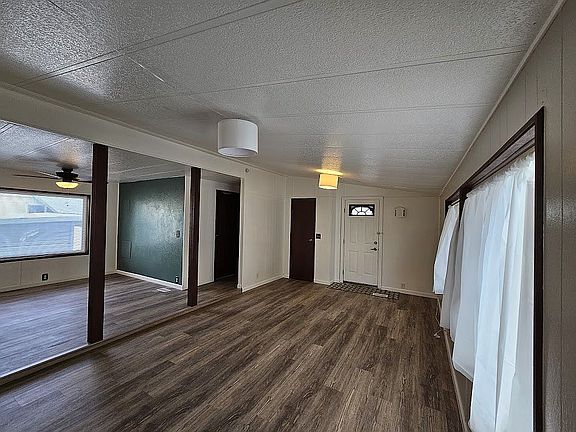 Living rm/ Dining rm