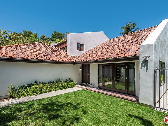 2nd image of 2976 Nicada Dr