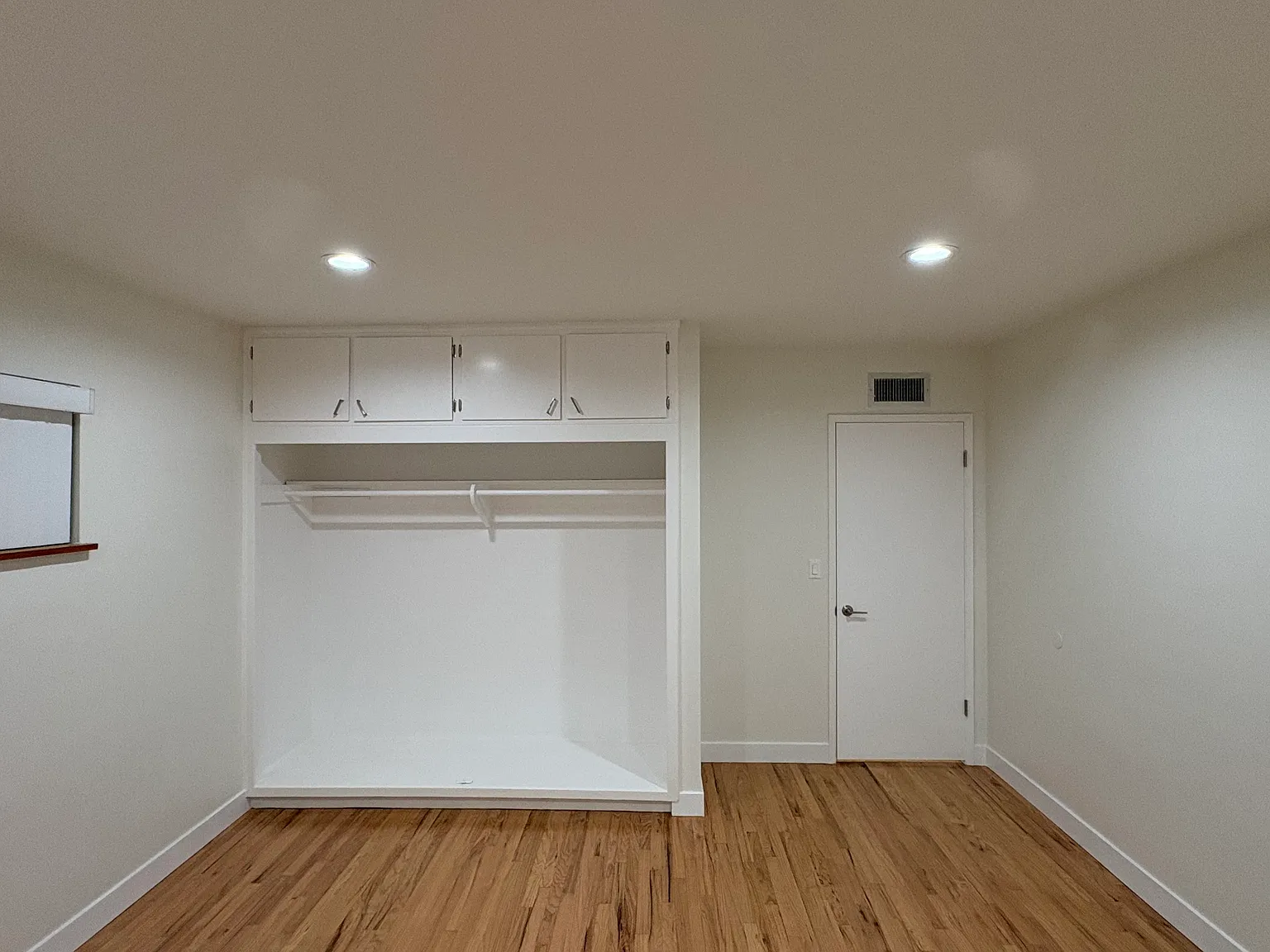 3 bed, 1371 sqft, $4,100 — Photo 4