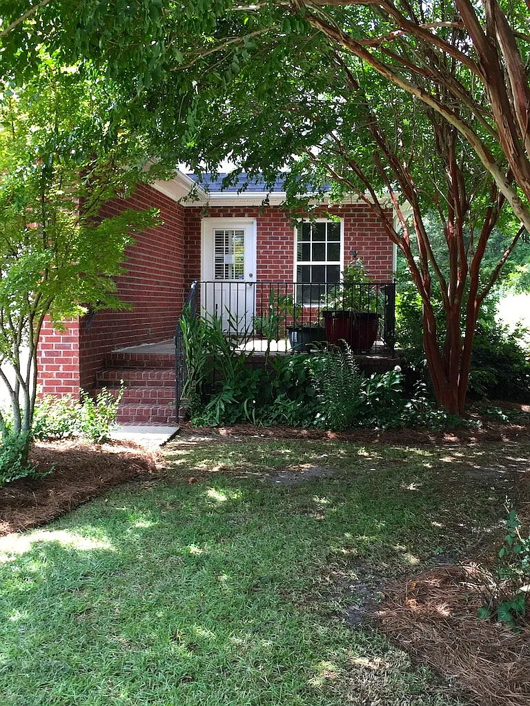 3 bed, 2.5 bath, 2500 sqft, $1,950 — Photo 4