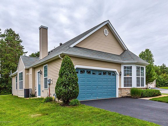 4th image of 711 Hollybrook Lane