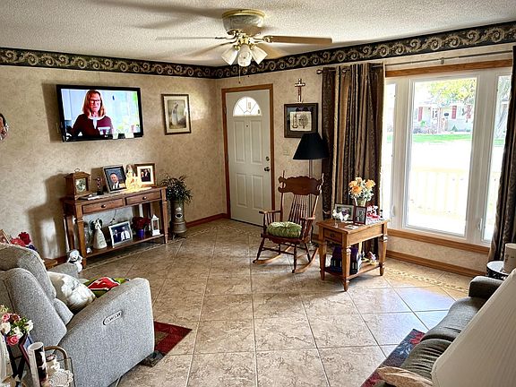 2nd image of 1721 Felten Dr