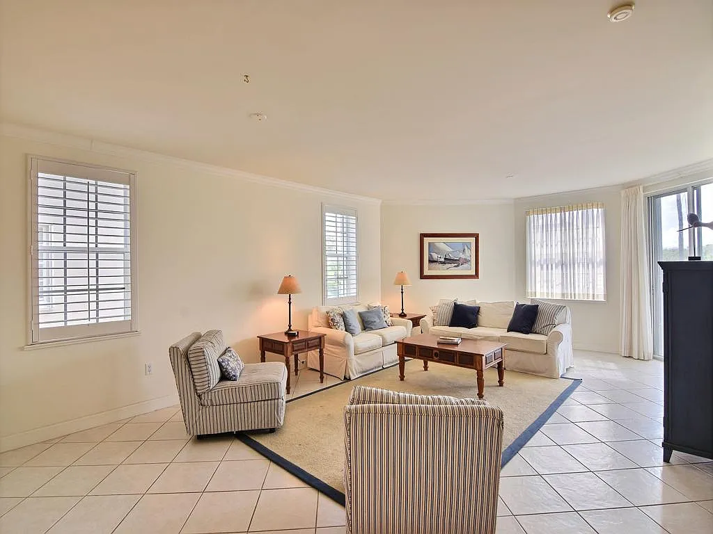 3 bed, 1916 sqft, $7,500 — Photo 3