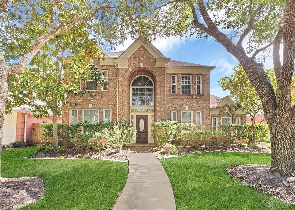 1st image of 3214 Five Oaks Dr