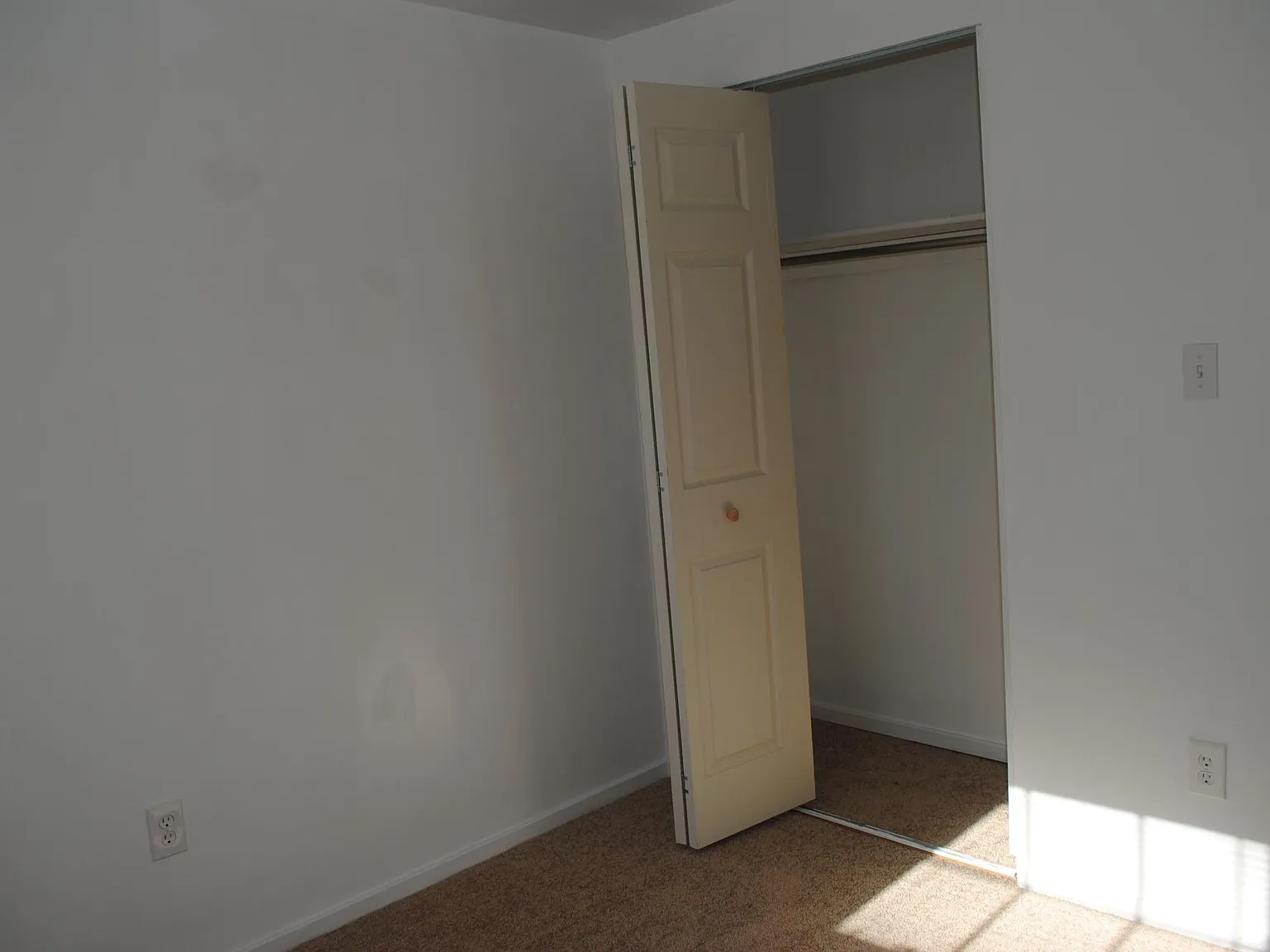 5747 Yellowrose Ct — Photo 4