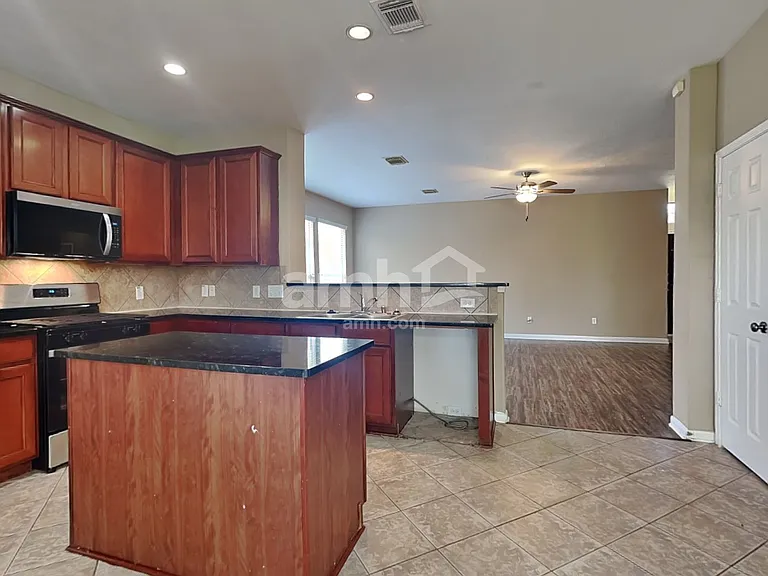 7418 Jacobs Well Dr — Photo 5