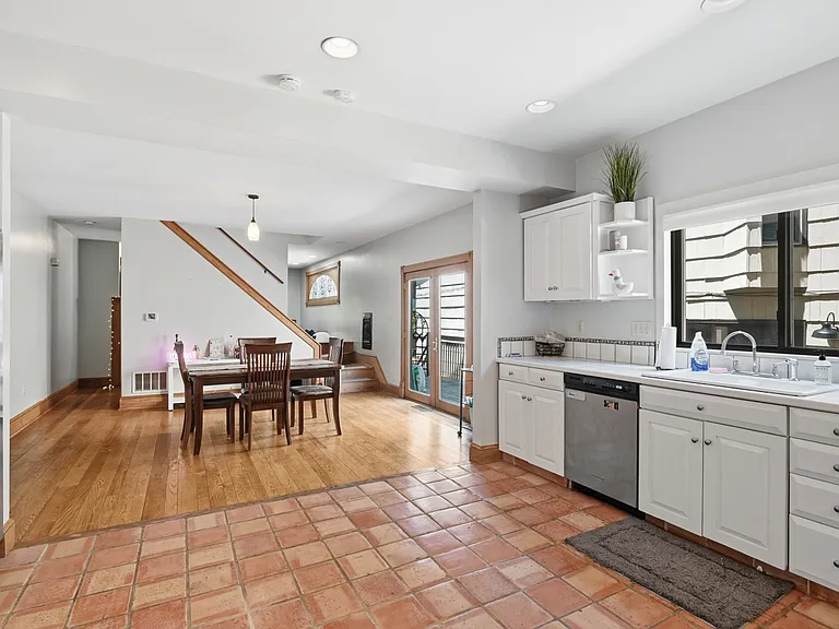 717 Copeland St — Photo 9