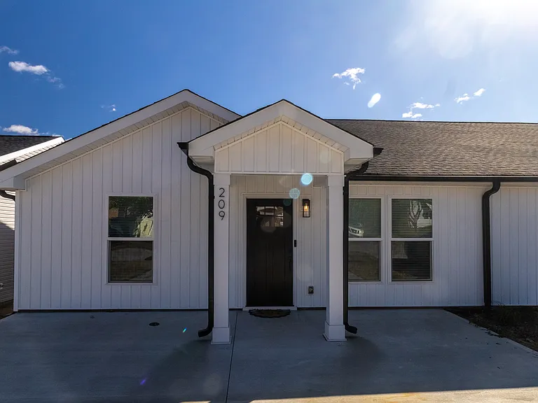 209 Chesley Dr — Photo 8
