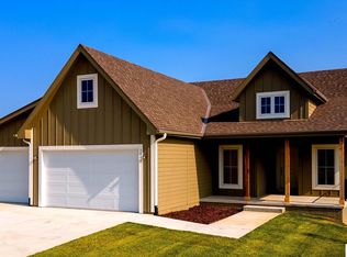 3000 Southern Hills Dr, Blair, NE 68008