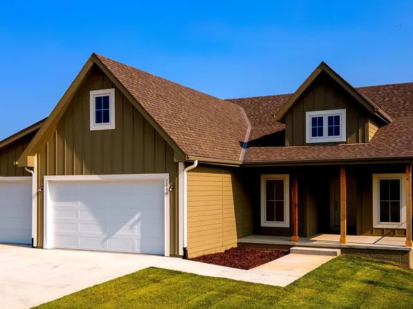 3000 Southern Hills Dr, Blair, NE 68008