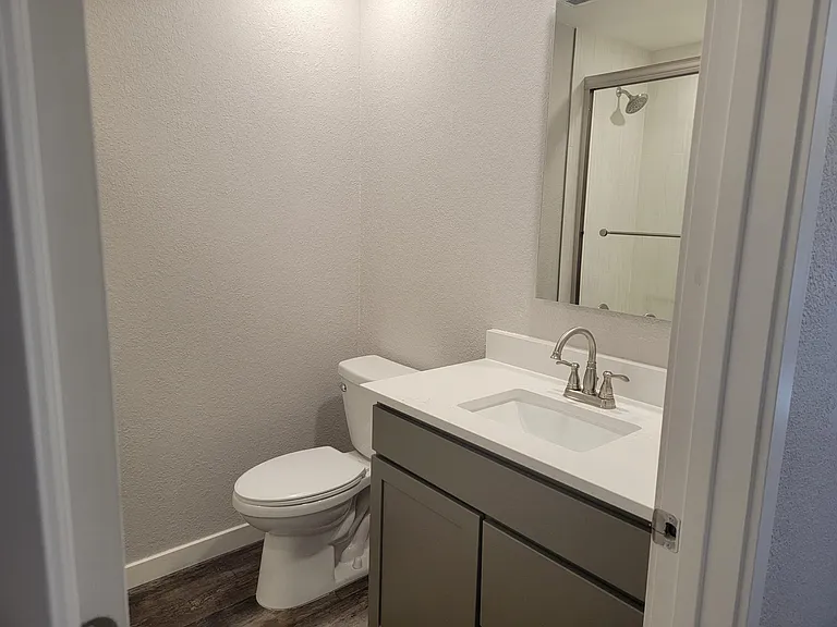 upstairs guest bathroom
