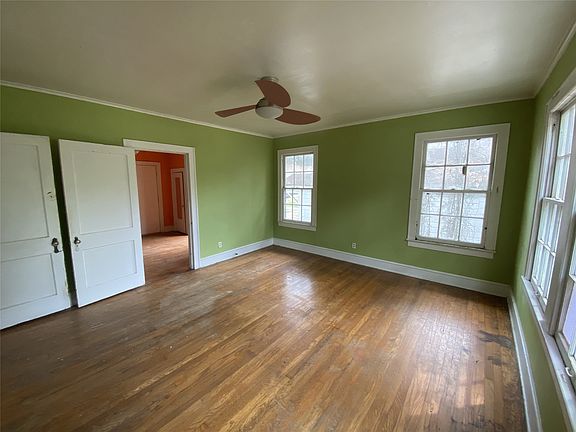 20th image of 107 E Herndon St