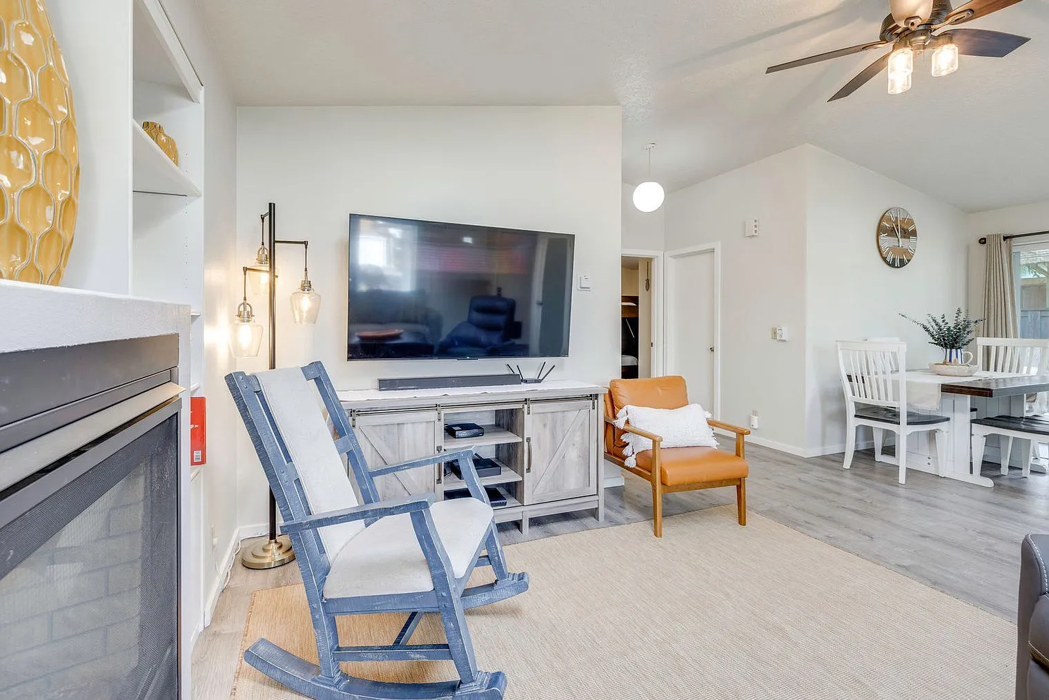2 bed, 2.0 bath, 839 sqft, $2,505 — Photo 4