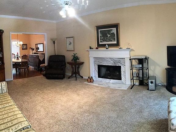 3rd image of 411 Shadow Oak Dr SE