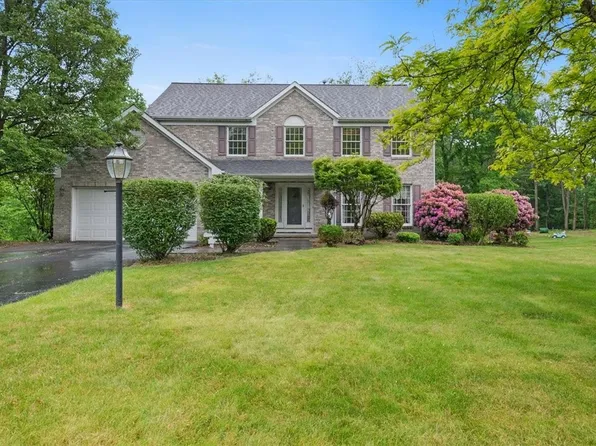 935 Normandy Dr, New Kensington, PA 15068