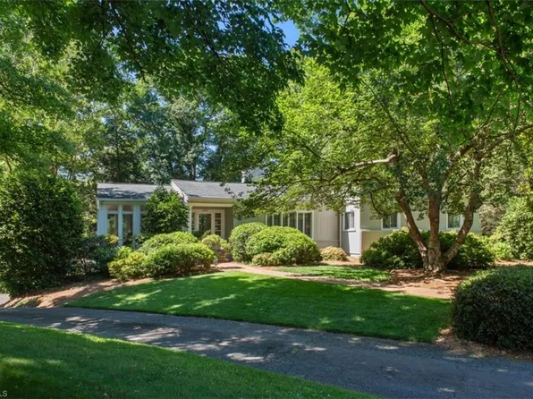 2816 Kensington Rd, Winston Salem, NC 27106