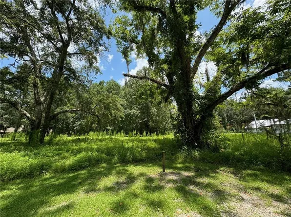 28 Egret Ct SW, Darien, GA 31305