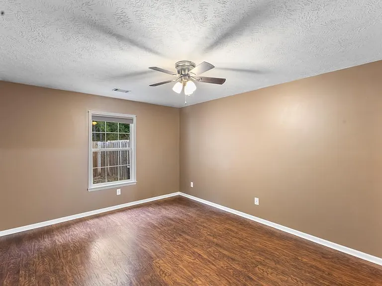 210 New Haven Ln SW — Photo 8
